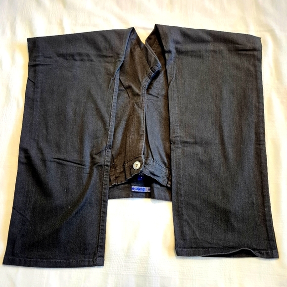 Bandolino women's size 18 black stretch jeans, 5 pockets EUC - Picture 4 of 6